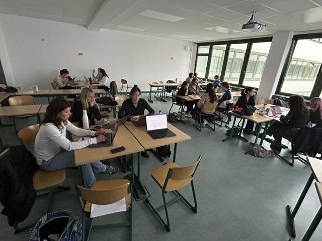 Juni 2026: Junge Gründer/innen arbeiten in Kooperation mit der LMU München an ihren Geschäftsmodellen.